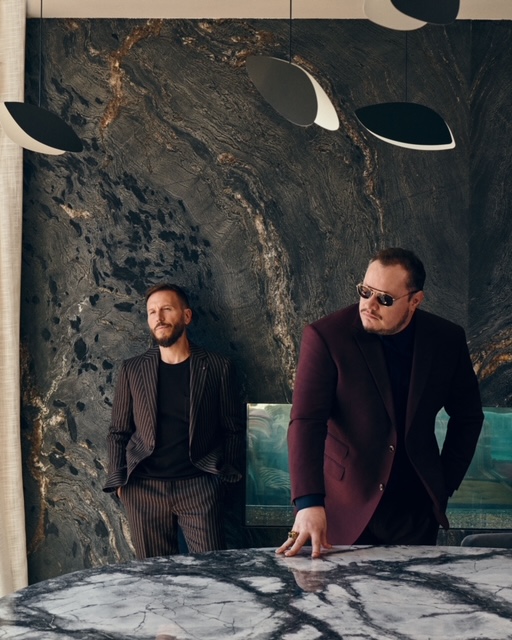 Sin Bandera HR.jpg (133 KB)